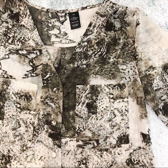 BKE Boutique Semi-sheer Button Down Top - Size XS - Picture 4 of 6